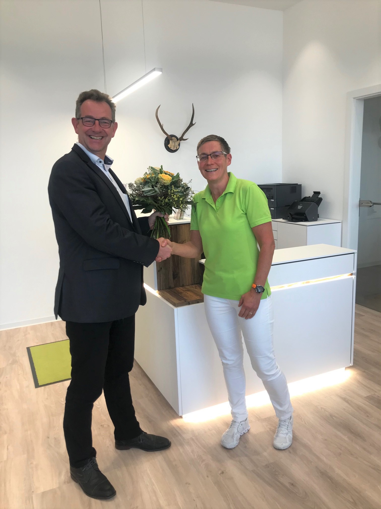 Bürgermeister und EGL begrüßen neue Zahnärztin in Lorsch